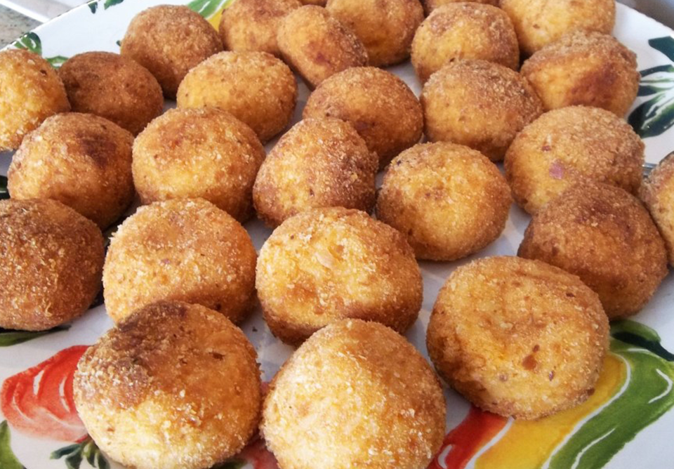 Vuelle_residence_vacanza_culinaria_siciliana_in_sicilia_mare_food_travel_capo_d_orlando_appartamenti_vacanze_arancini