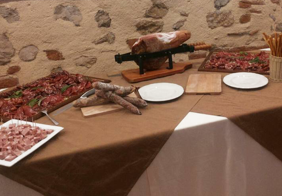 Vuelle_residence_vacanza_culinaria_siciliana_in_sicilia_mare_food_travel_capo_d_orlando_appartamenti_vacanze_banchetto_medievale_