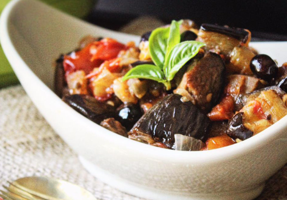 Vuelle_residence_vacanza_culinaria_siciliana_in_sicilia_mare_food_travel_capo_d_orlando_appartamenti_vacanze_caponata